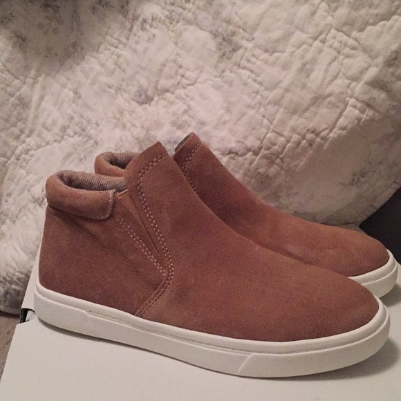 Shoes - Picture 1 of 5